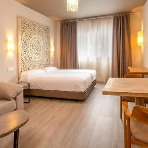 By Qhotels Sewilla